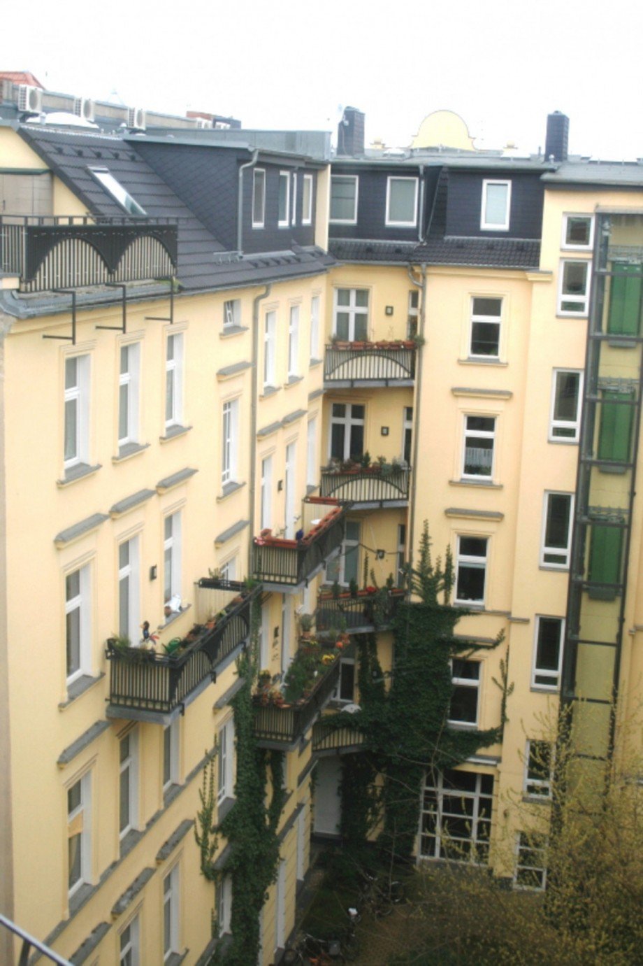 Fritz-Reuter Hof.JPG Dachgeschosswohnung Berlin Sch�neberg