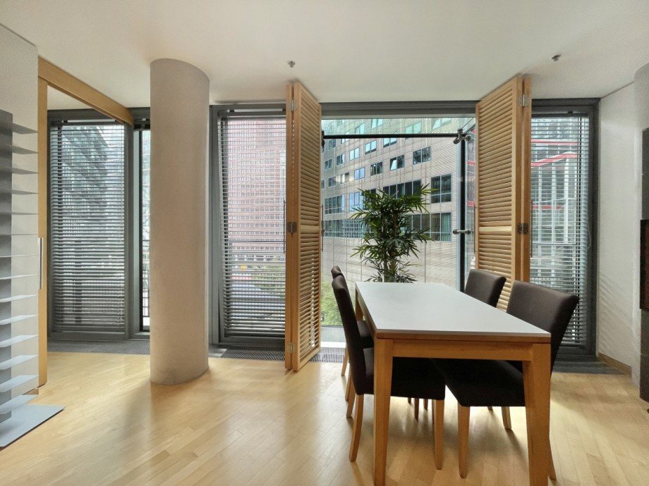 Essplatz mit Ausblick Loft-Studio-Atelier Berlin