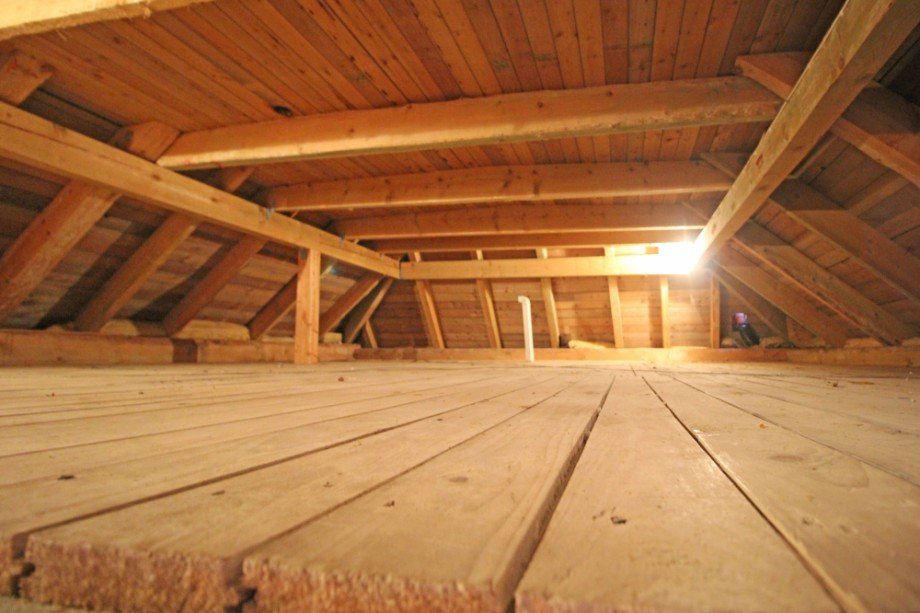 Stauraum Dachboden Dachgeschosswohnung Berlin