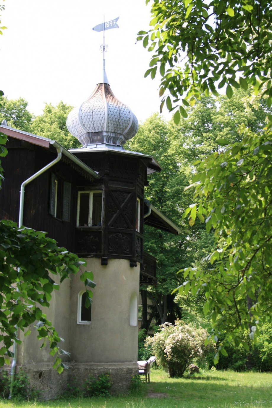 Seitenansicht mit T�rmchen Villa Berlin K�penick