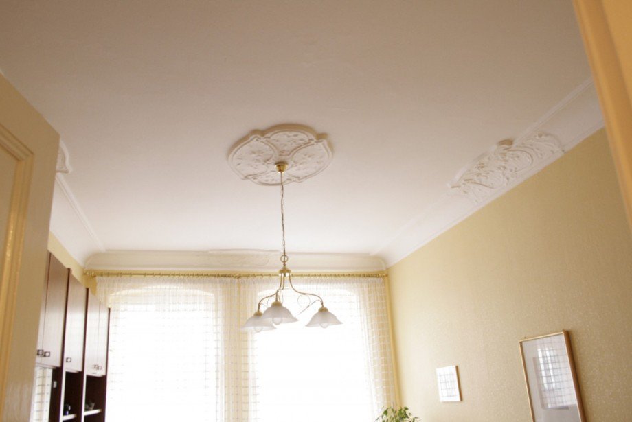 Stuckdecke Wohnzi..JPG Etagenwohnung Berlin Wedding
