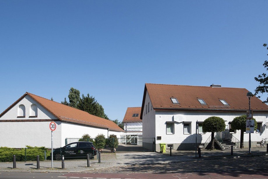 Ansicht Stra�e mit Einfahrt B�rofl�che Berlin