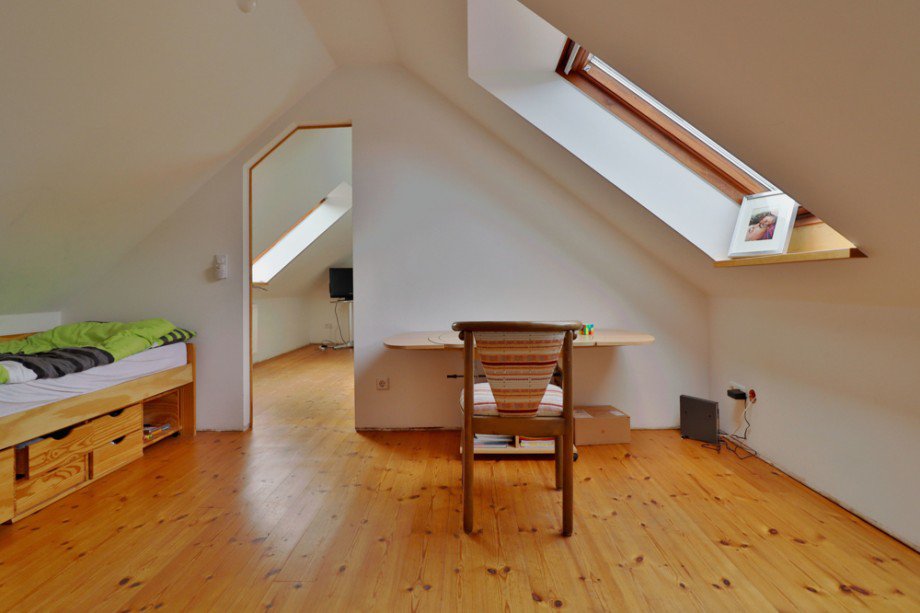 Schlafzimmer im Dachgeschoss Mehrfamilienhaus R�bel/M�ritz