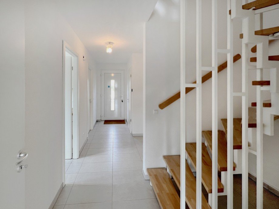 gro�e Diele Doppelhaush�lfte Potsdam / Golm