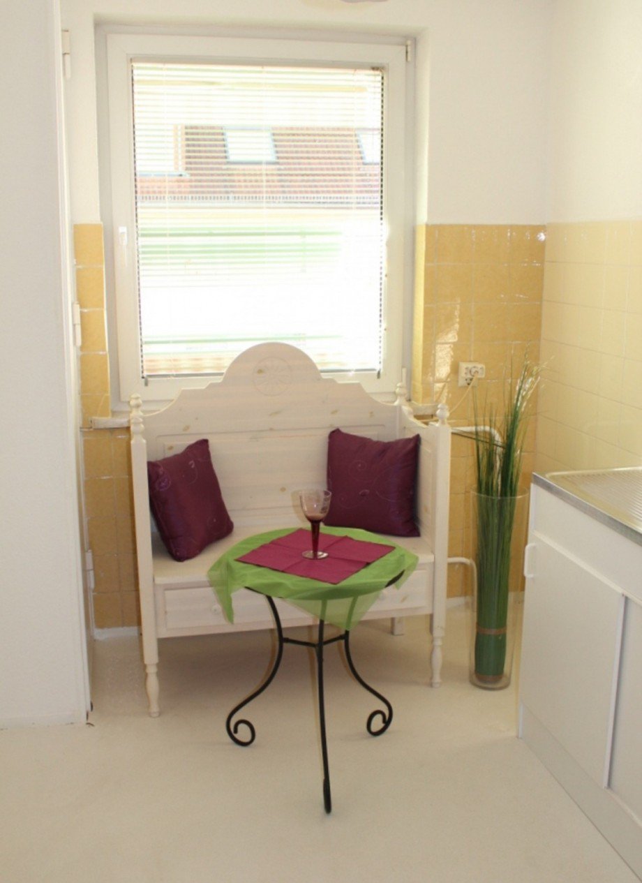 K�che mit Blick zur Loggia.JPG Etagenwohnung Berlin Zehlendorf