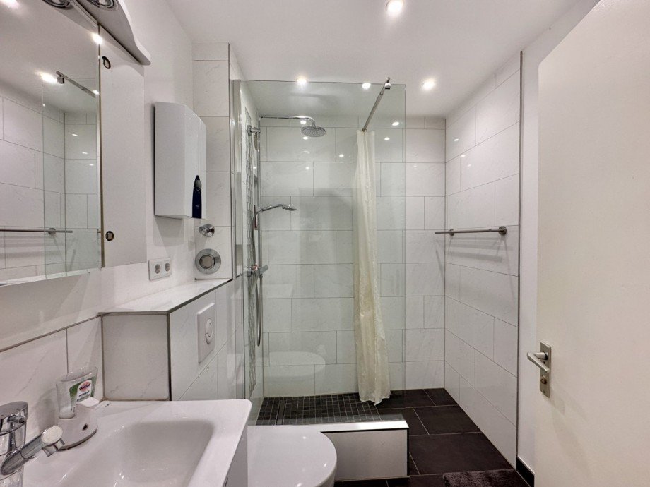 modernes Bad Etagenwohnung Berlin