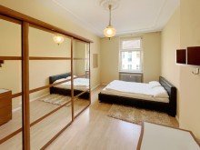 Schlafzimmer Sch�neberger Altbau! Mittendrin und doch entspannt: Diese Kapitalanlage begeistert dreifach! 