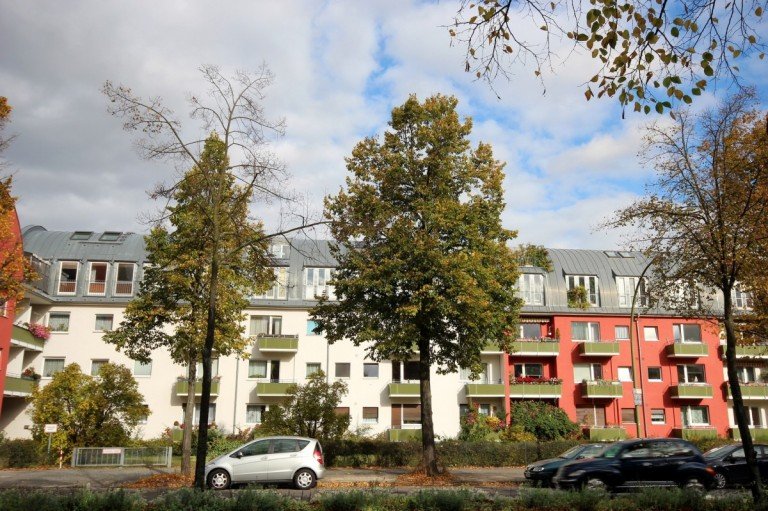 Sommeransicht Berlin Lichterfelde Etagenwohnung Vermietete Eigentumswohnung in Berlin-Lichterfelde - Ihre solide Anlage in der Hauptstadt!