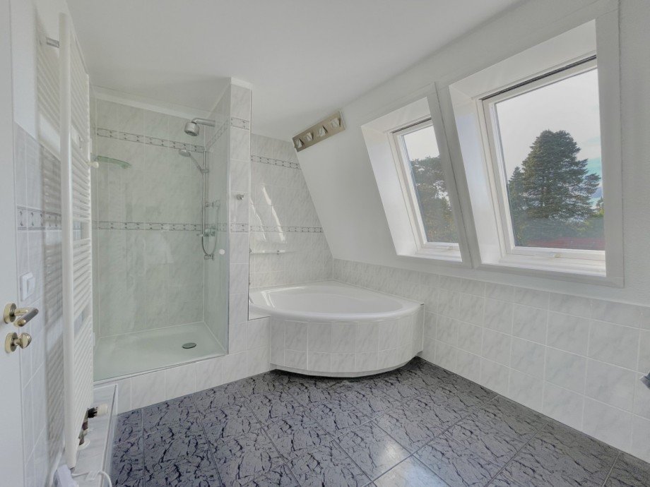 ...mit Wanne & Dusche Maisonettewohnung Berlin