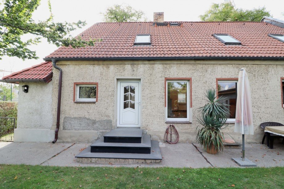 Hauseingang Erdgeschosswohnung Sch�nefeld