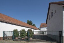 gepflegte Aussenanlage mit Stellpl�tzen Sehr gepflegte Gewerbefl�che in Berlin-Wartenberg