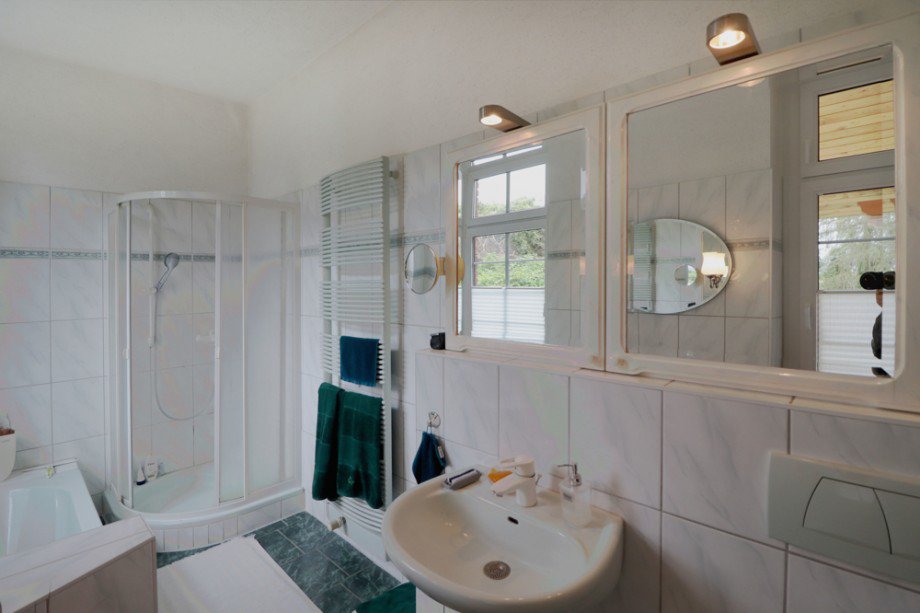 Bad mit Dusche, Wanne, WC, Waschtisch Bauernhaus Vollrathsruhe / Hallalit