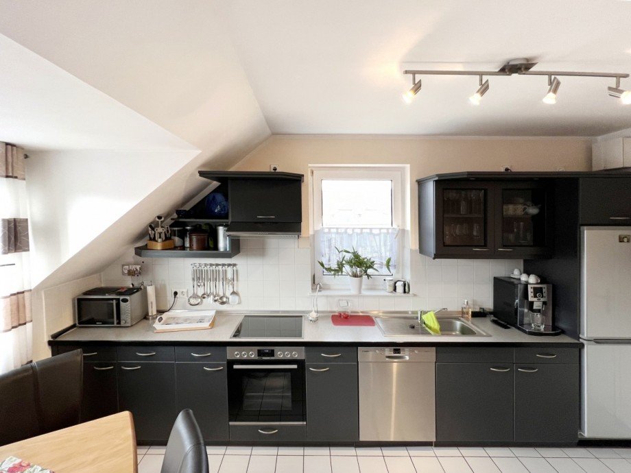 Einbauk�che mit Platz Dachgeschosswohnung Gro�ziethen